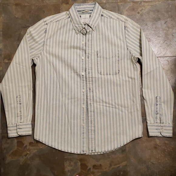 AE Oxford Button-Up Shirt - Picture 1 of 9